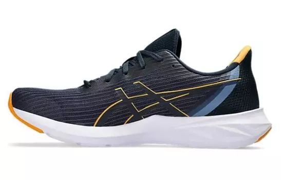 Кроссовки Asics Versablast 3 'Thunder Blue Fellow Yellow', черный/оранжевый