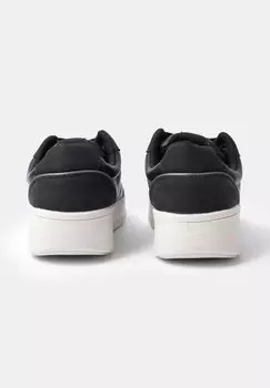 Кроссовки Bata, черный