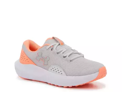 Кроссовки Charged Surge 4 Running Shoe Under Armour, цвет distantgray_flareorange_metallicsilver