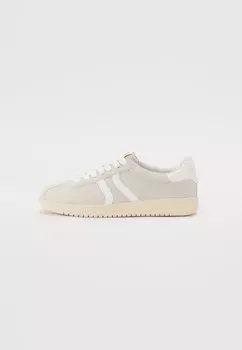 Кроссовки CHIC ALDO, светло-серый