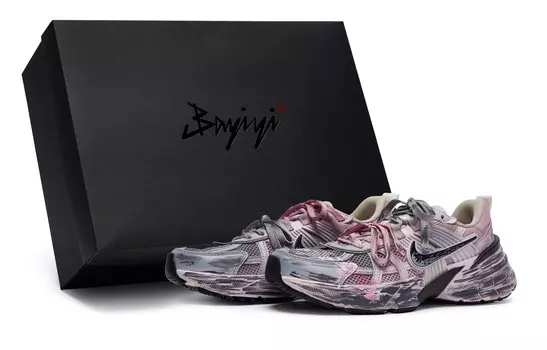Кроссовки для бега V2K Run унисекс с низким верхом серые Nike