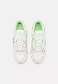 Кроссовки Forum Low Cl adidas Originals, облачно-белый/полузеленый искрящийся/облачно-белый