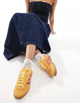 Кроссовки Handball Spezial желтого и розового цвета с резиновой подошвой adidas Originals