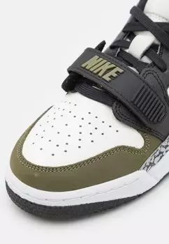 Кроссовки LEGACY Jordan, белый