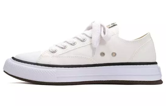 Кроссовки Maison MIHARA YASUHIRO Yucca Pointed-toe Sneakers, черный