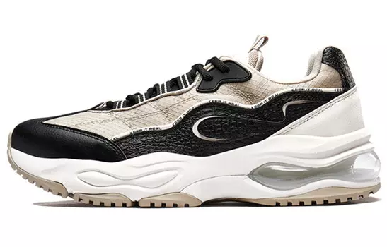 Кроссовки мужские массивные низкие бежевые/черные Xtep