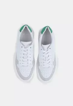Кроссовки на шнуровке Bata, белый