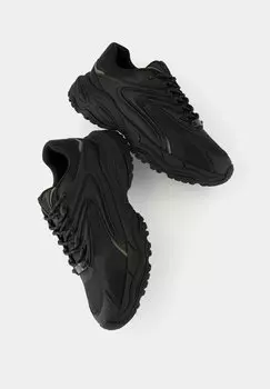 Кроссовки на шнуровке Bershka, черный