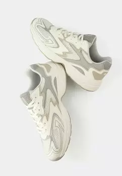 Кроссовки на шнуровке Bershka, кремовый