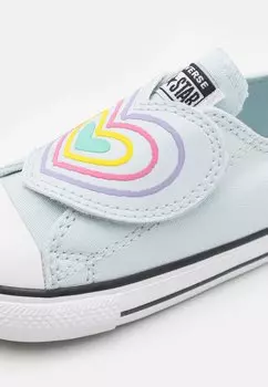 Кроссовки на шнуровке CHUCK TAYLOR ALL STAR HEART STRAP EASY ON UNISEX Converse, светло-голубой