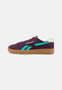 Кроссовки на шнуровке CLUB C GROUNDS UK UNISEX Reebok Classic, цвет Midnightplum/Green/Blanco