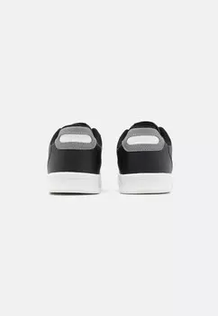 Кроссовки на шнуровке COURT LINE UNISEX Hummel, черный