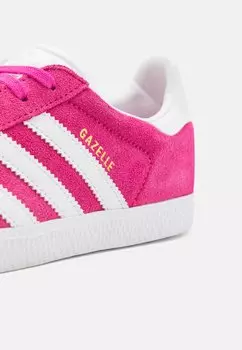 Кроссовки на шнуровке GAZELLE adidas, розовый