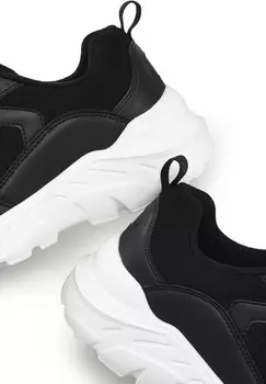 Кроссовки на шнуровке LASCANA, черный