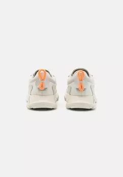 Кроссовки на шнуровке NEO TECH Lacoste, кремовый