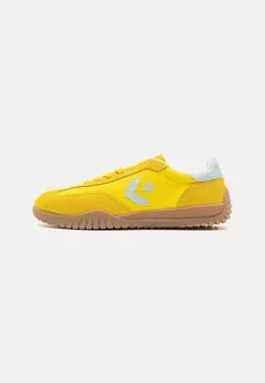 Кроссовки на шнуровке RUN STAR TRAINER Converse, золото