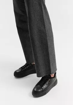 Кроссовки на шнуровке RYKO, черный