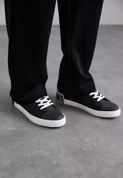 Кроссовки на шнуровке UOMO MOSCHINO, черный