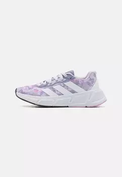 Кроссовки нейтральные QUESTAR 2 GRAPHIC adidas Performance, цвет silver dawn/footwear white/bliss lilac