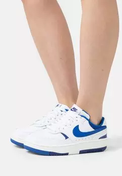 Кроссовки Nike