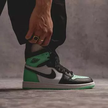 Кроссовки Nike Air 1 Retro High Og *Green Glow* Jordan, белый