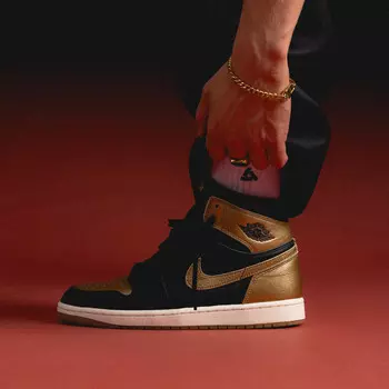 Кроссовки nike air 1 retro high og *black and gold* Jordan, черный