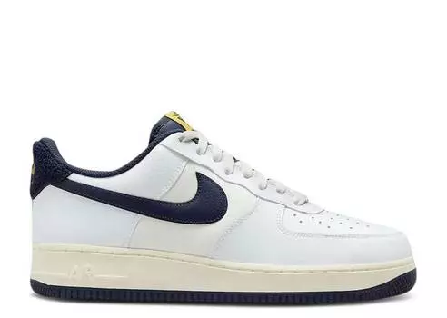 Кроссовки Nike AIR FORCE 1 '07 LV8 'VARSITY JACKET - MICHIGAN', белый