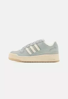 Кроссовки низкие FORUM BOLD STRIPES adidas Originals, цвет silver/cream white