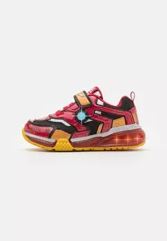 Кроссовки низкие MARVEL AVENGERS IRON MAN BAYONYC BOY LIGHTS Geox, цвет black/red