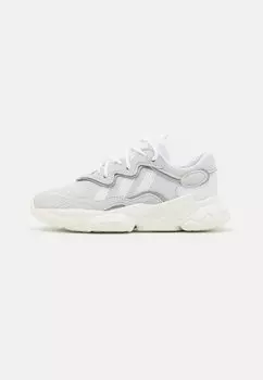 Кроссовки низкие OZWEEGO UNISEX adidas Originals, цвет crystal white/footwear white/offwhite