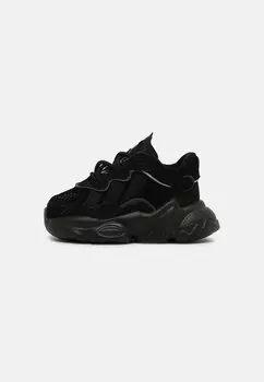 Кроссовки низкие OZWEEGO UNISEX adidas Originals, цвет core black/night