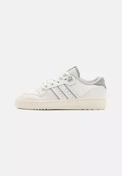 Кроссовки низкие RIVALRY adidas Originals, цвет cloud white/grey two