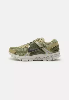 Кроссовки низкие ZOOM VOMERO 5 UNISEX Nike Sportswear, цвет neutral olive/black/light bone