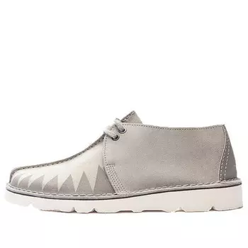 Кроссовки originals x neighborhood desert trek ankle shoes 'grey' Clarks, серый