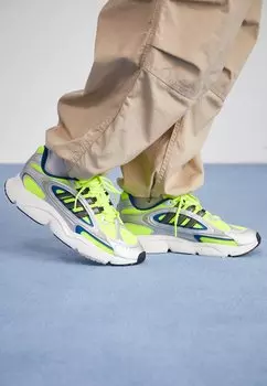 Кроссовки Ozmillen Unisex adidas Originals, солнечный желтый/серебристый металлик/черный цвет