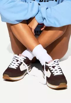 Кроссовки RETRO Bershka, коричневый