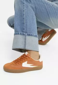 Кроссовки RETRO Bershka, оранжевый