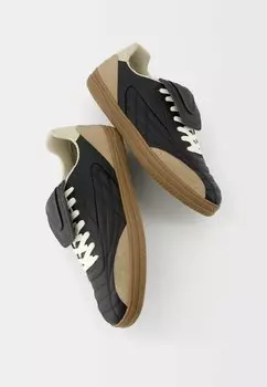 Кроссовки RETRO WITH TONGUE Bershka, черный