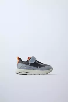 Кроссовки с деталировкой на подошве ZARA, черный