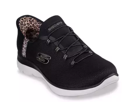 Кроссовки Skechers Hands Free: Кроссовки Summits Leopard Chic Slip-On — женские, с анималистичным принтом