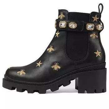 Кроссовки stars and bee embroidered leather ankle boot with belt 'black' Gucci, черный
