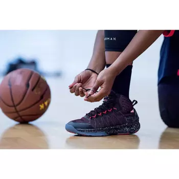 Кроссовки Tarmak, цвет scharlachrot/rauchschwarz