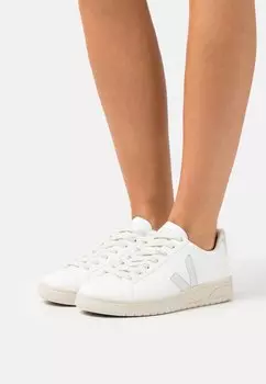 Кроссовки Veja