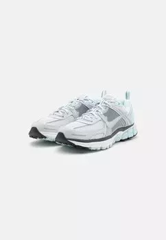 Кроссовки VOMERO 5 UNISEX Nike Sportswear, серый