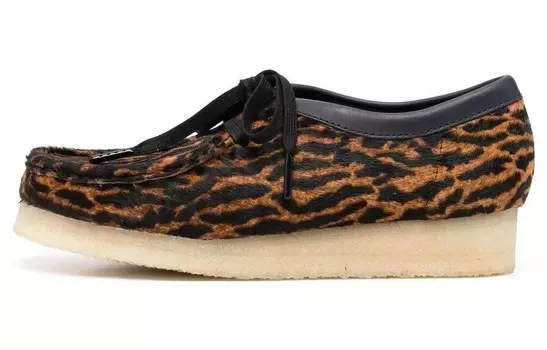 Кроссовки Wallabee на плоской подошве Clarks