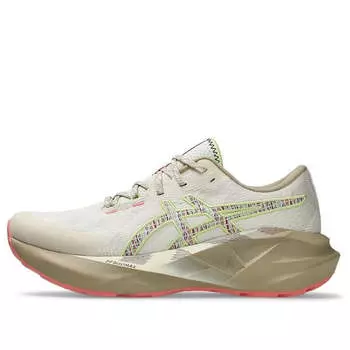 Кроссовки (WMNS) ASICS Novablast 5 TR 'Nature Bathing Guava', бежевый