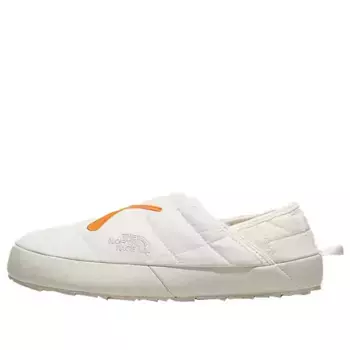 Кроссовки x kaws thermoball traction 'moonlight ivory' The North Face, белый