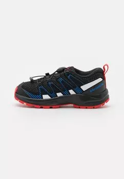Кроссовки Xa Pro V8 Unisex Salomon, цвет black/lapis blue/fiery red