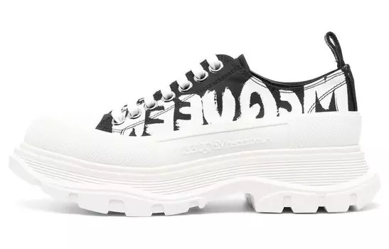 Кроссовки женские Alexander McQueen Tread Slick Low Lace Up Canvas Graffiti, черный / белый