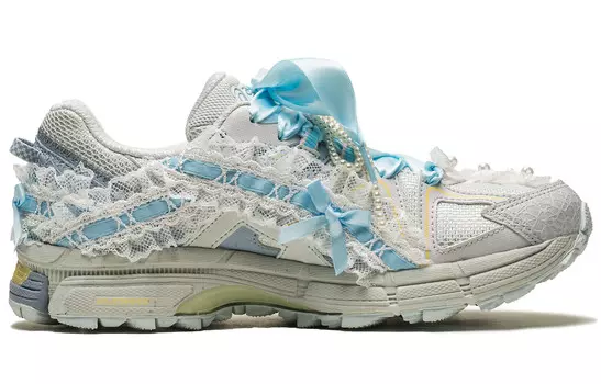 Кроссовки женские Gel-Kahana 8 с низким верхом бежевого цвета Asics